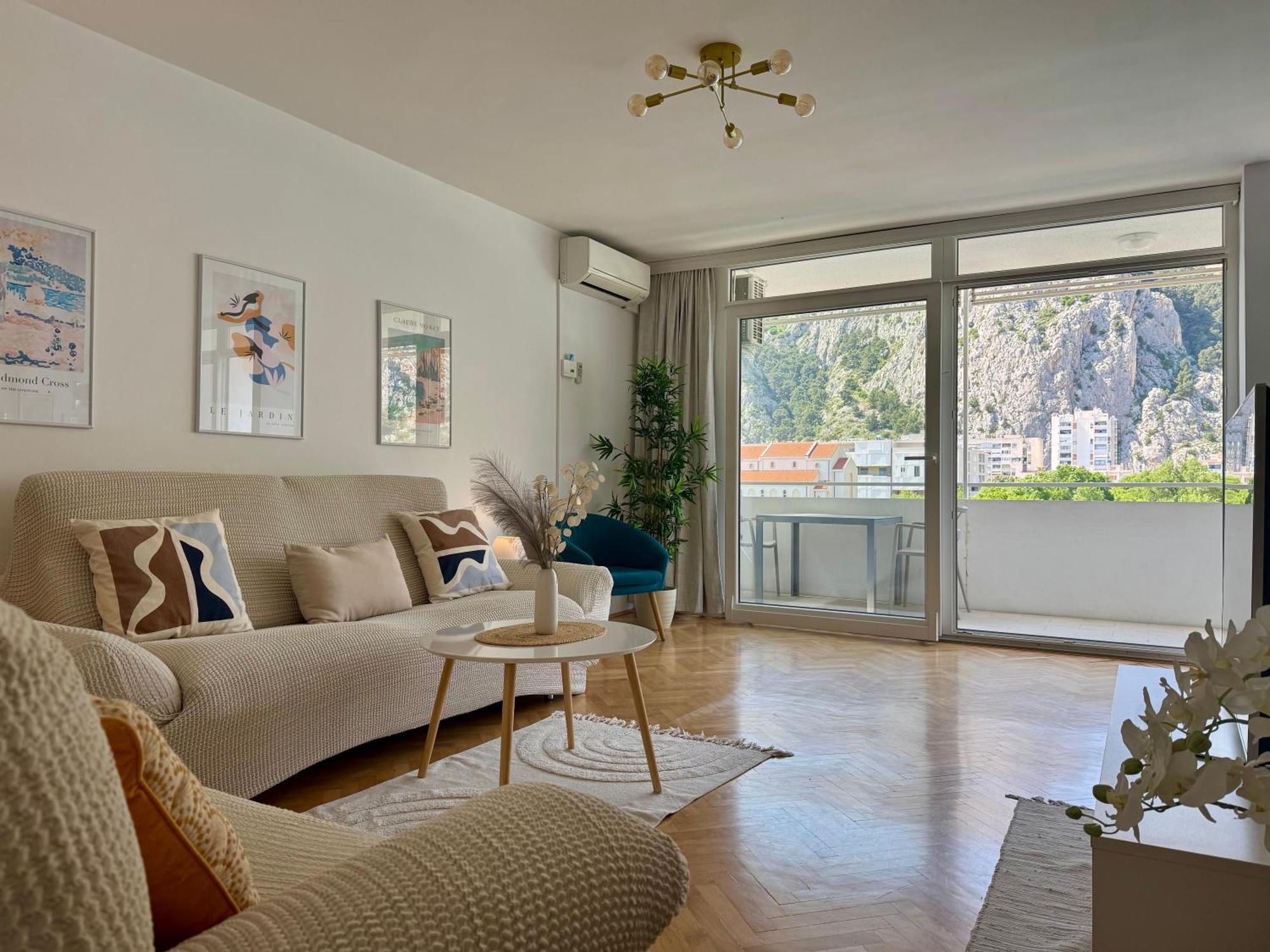 Ivana Apartma Omis
