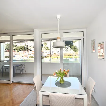 Apartment Ivana Omis Exterior photo